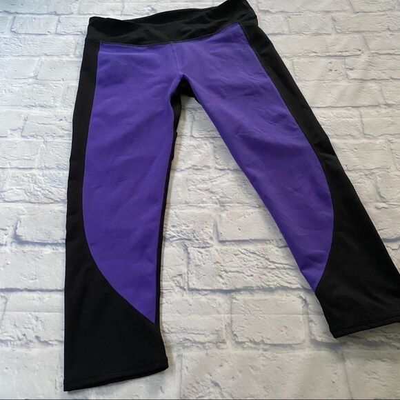 Fabletics Sydnee Capri Pants Leggings EUC XS/S - Picture 3 of 10